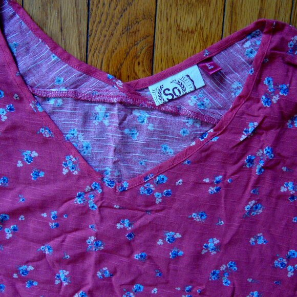 SO Mauve Floral Rayon Popover Top - Picture 3 of 5